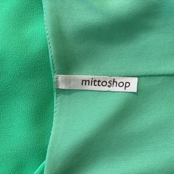 Spring Green Short Dress, Long Sleeve, slits to show tan, Flowy, Size Small - Picture 4 of 5